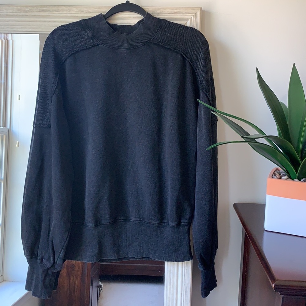 FREE PEOPLE black sweatshirt (size medium) ✨
